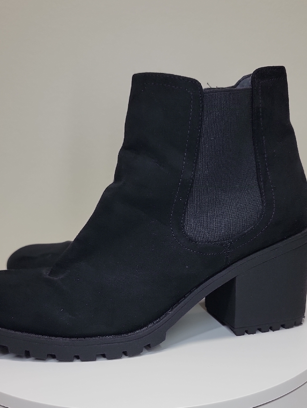 Sun + Stone NEW IN BOX Black Faux Suede Booties Sz 11 - Picture 3 of 12